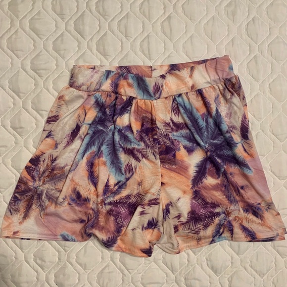BOOHOO Palm Tree Shorts - Picture 1 of 3